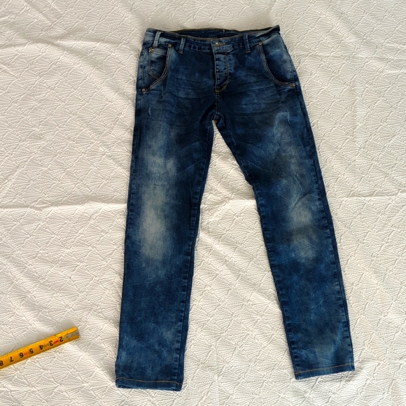 Jeans - Picture 1 of 6